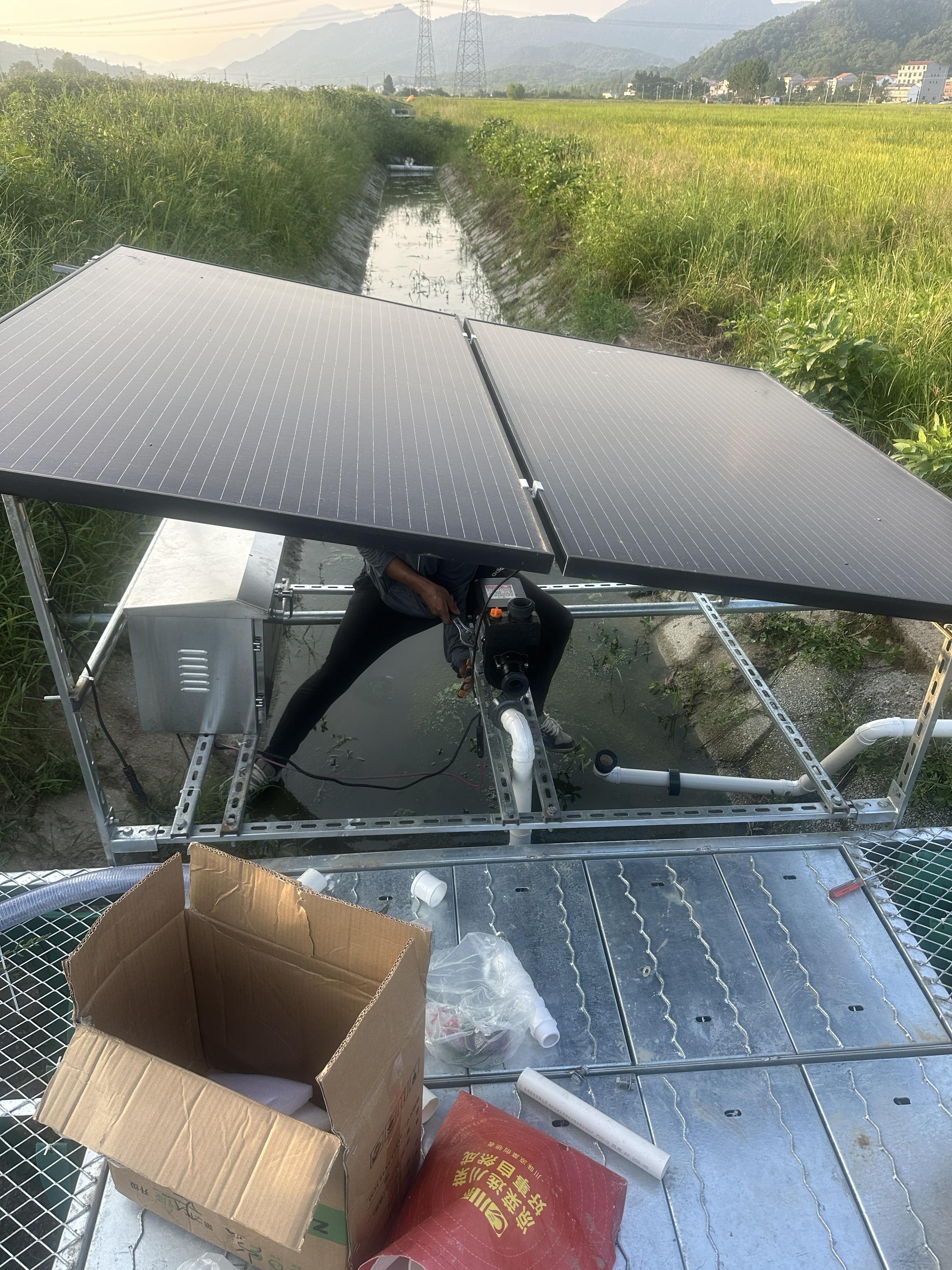 太阳能自吸式智控排污系统